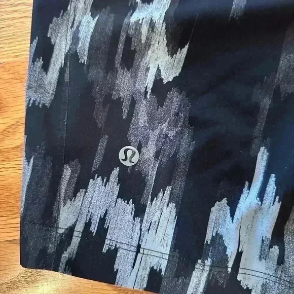 Lululemon T.H.E. Short - Size Small - Gray/Black - Picture 4 of 11